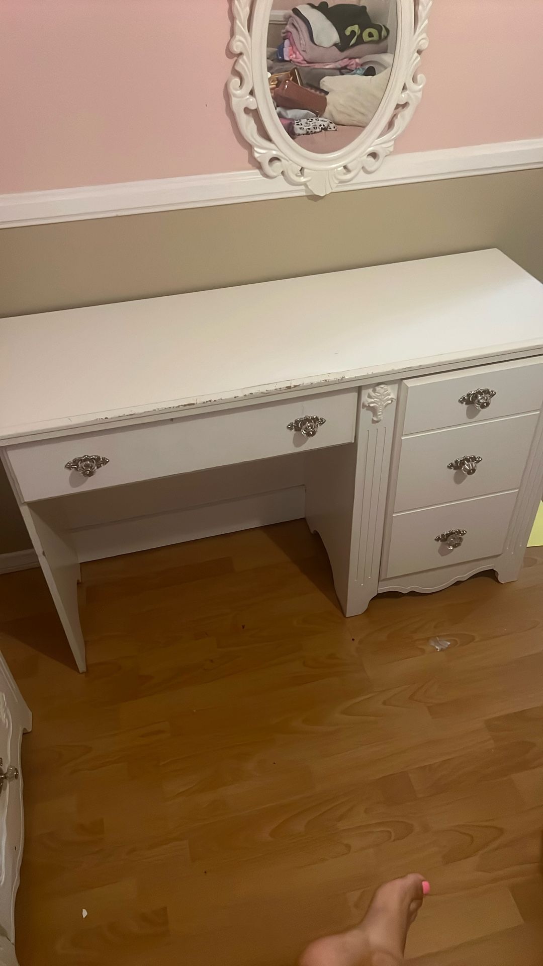 Girls vanity desk