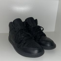 Jordan 1 Mid Triple Black 