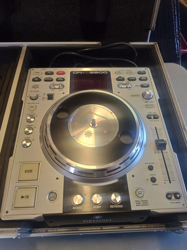 2 Denon DN S3500 With Road Ready Case