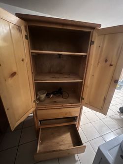 Mueble/ Drawer for clothes lamp included