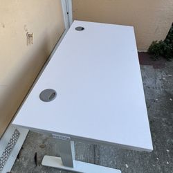 ❤️48” Uplift V2 Electric Standing Desk