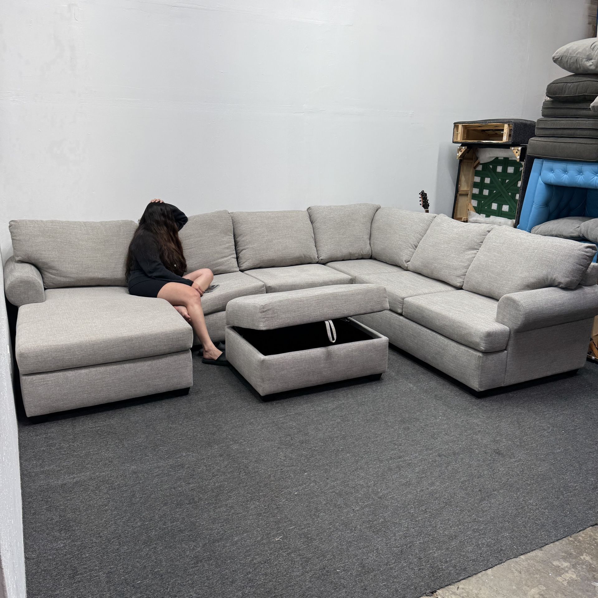 Large Light Grey Sectional with Ottoman Storage ***Clean af*** - Can Deliver