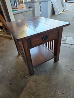 Hammary Canyon End Table
