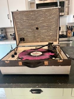 Vintage Sears Silvertone Model 6260 Portable Suitcase Record Player – 4-Speed