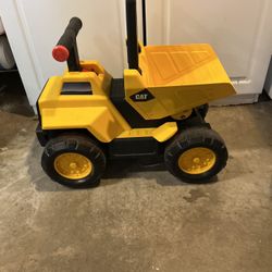 CAT Construction Toys, Play and Ride Steel Dump Truck, 2-in-1 Foot-to-Floor Rideable Toy Vehicle with Lights & Sounds, for Kids and Toddlers Ages 18 m