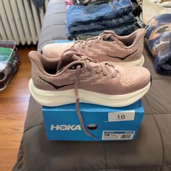 7 Women’s HOKA