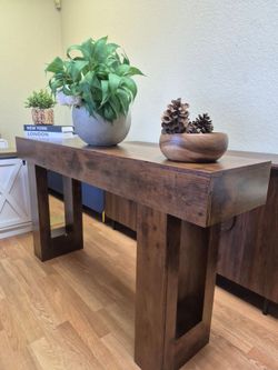 STUNNING ENTRY WAY TABLE IN WALNUT COLOR 63X14X33 BRAND NEW ALREADY ASSEMBLED