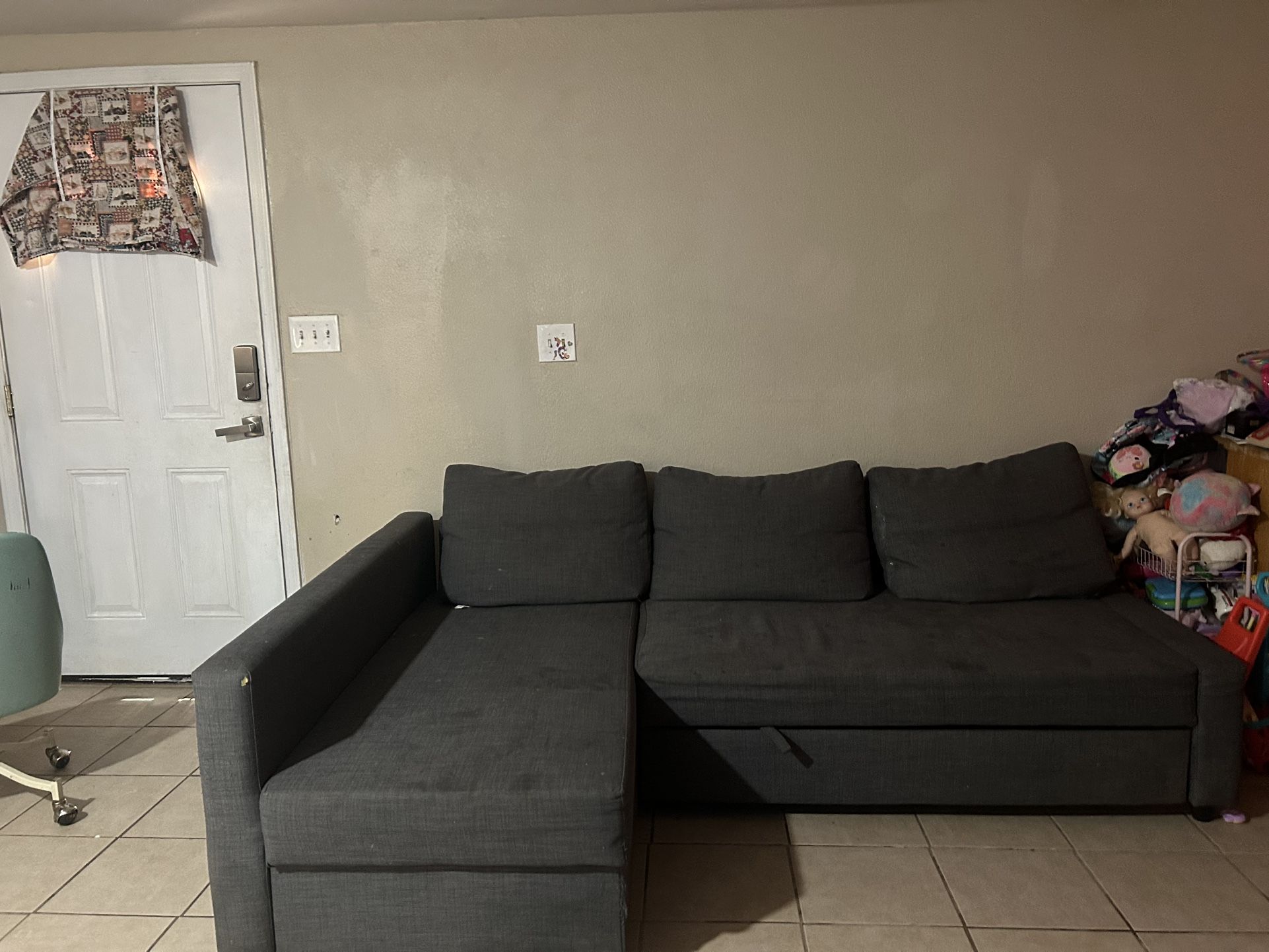 Couch With Pull Out