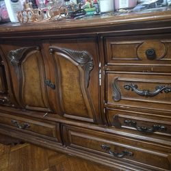 FREE FREE FREE Antique DRESSER WITH MIRROR AND 1 NIGHT TABLE 