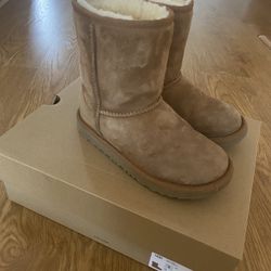 Ugg Girl Size 1