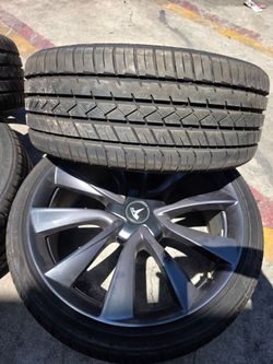 OEM 19" TESLA MODEL 3 wheels & tires