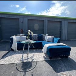 Sectional/couch/sofa,104x76, Blue, pickup In Tampa, Delivery Available