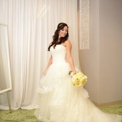 Beautiful Vera Wang wedding gown Size 6