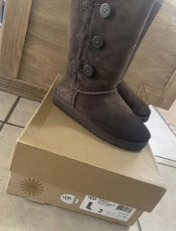 Ugg size 3