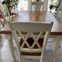 Kitchen Table,4 Chairs And Center Leaf 