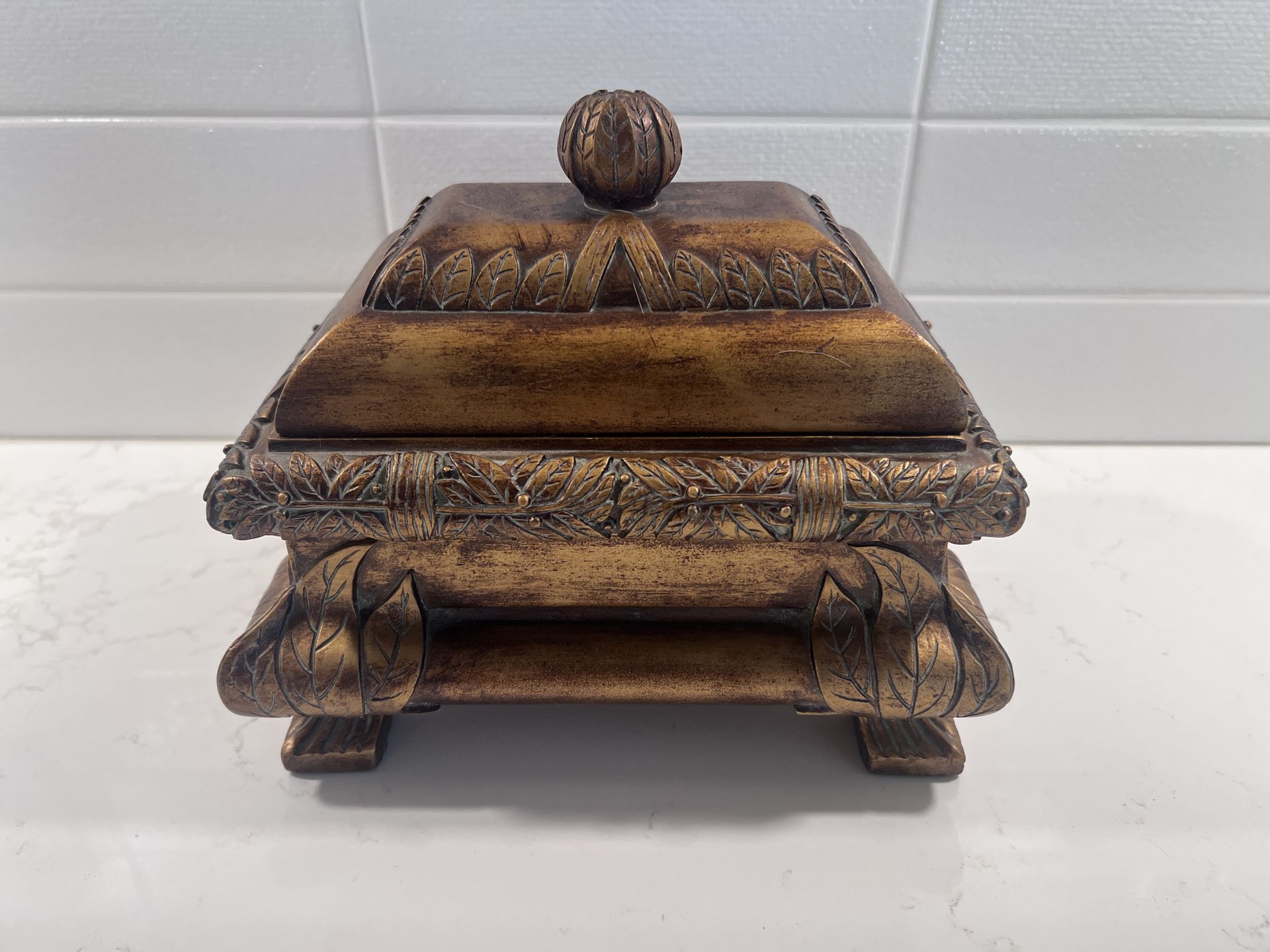 Decorative keepsake box