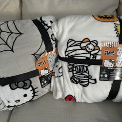 Hello Kitty Halloween Blanket Bundle 