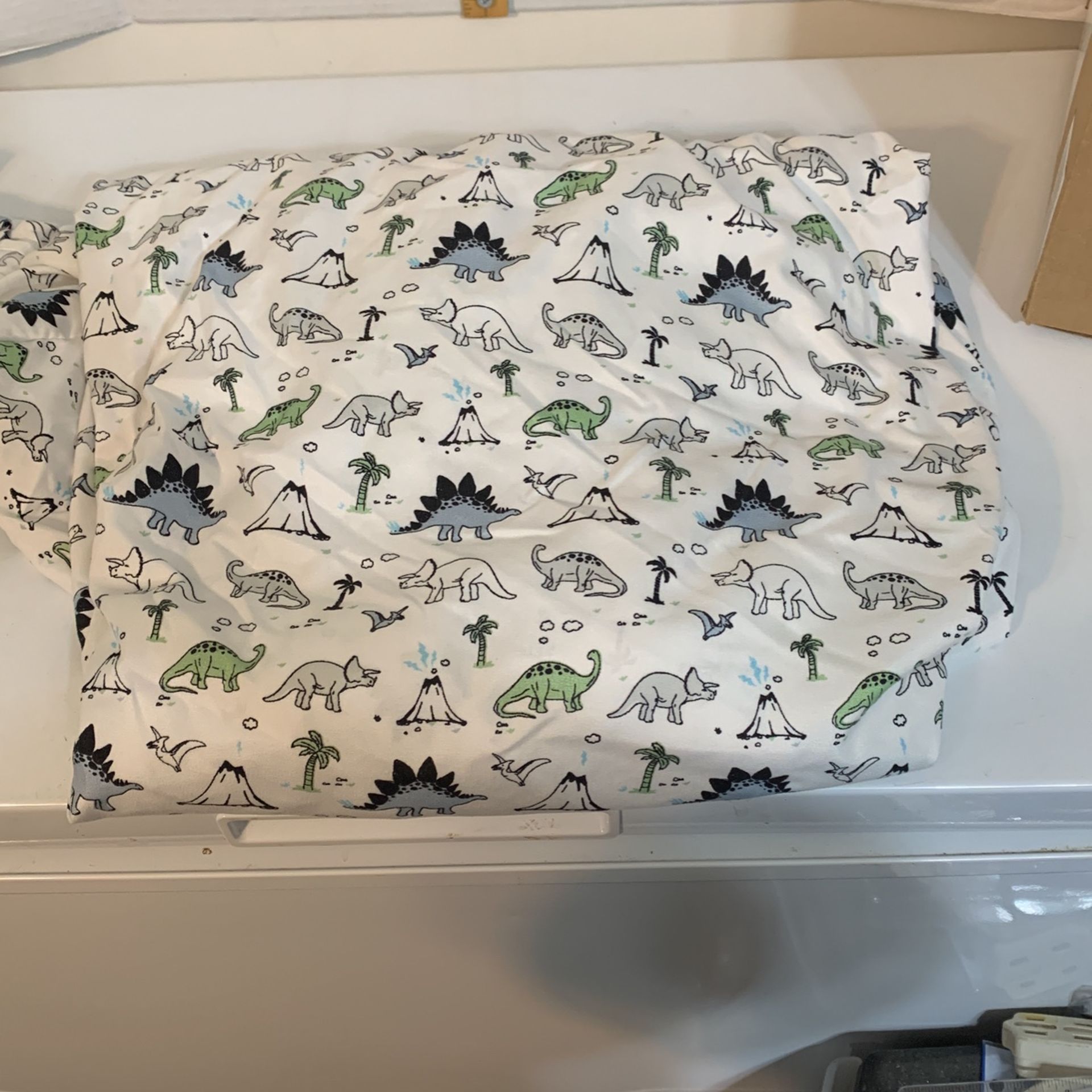 DINOSAUR TWIN BED SHEETS