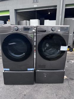 LG washer and dryer set gas black Stainless Is open box