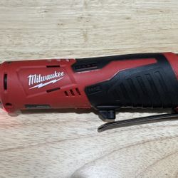 Milwaukee M12 12V Lithium-Ion Cordless 3/8 in. Ratchet (Tool, Battery, Charger, Bag)
