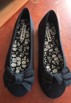 American eagle black girls flats $10 pair never been worn size 3