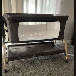 Baby bassinet NEW