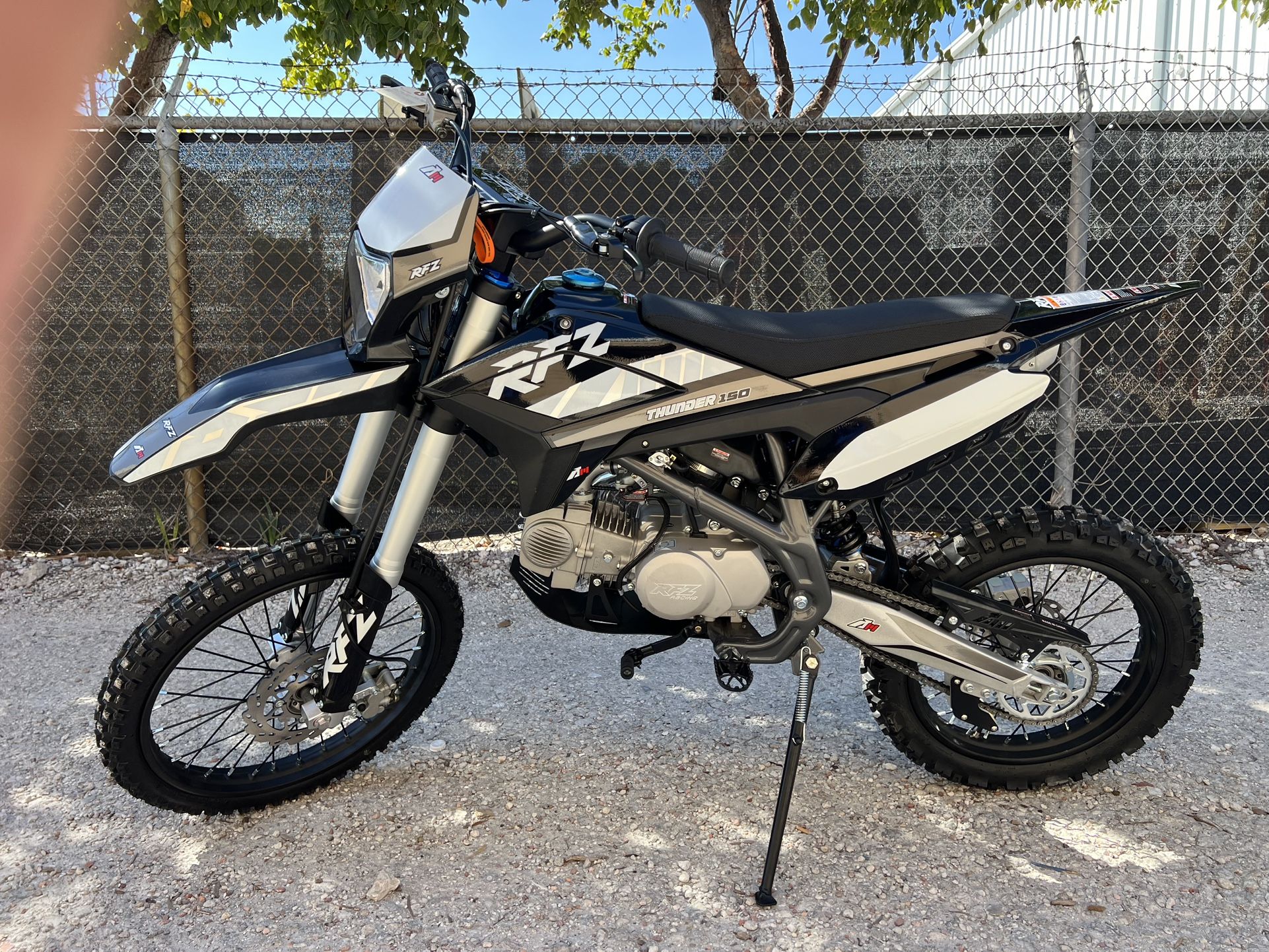 2025 140cc Powerful Dirt Bike 0 miles 4 speeds. Financing $50 down