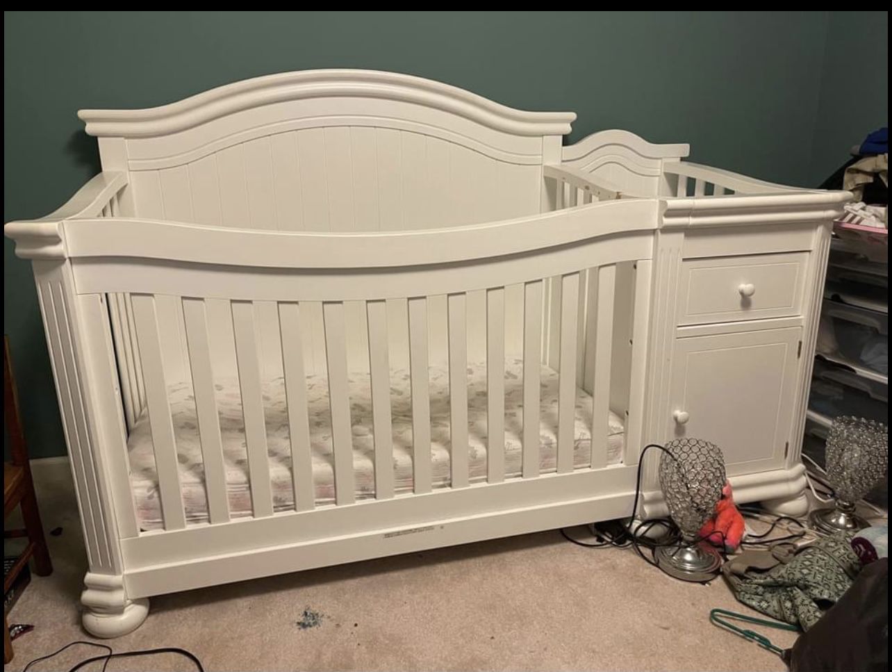 Baby Crib/ Toddler Bed 