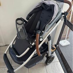 Uppa Baby Travel system featuring the CRUZ full sized stroller
