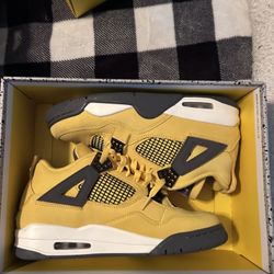 Air Jordan Retro 4 Size 9:Lighting 