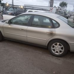 Ford taurus 2006 Parting out