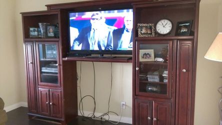 ENTERTAINMENT CENTER