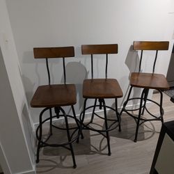 Set of 3 height adjustable bar stools