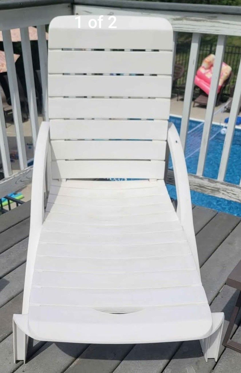 Patio Chaise Loungers 