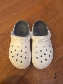 Women’s Crocs-Size 9