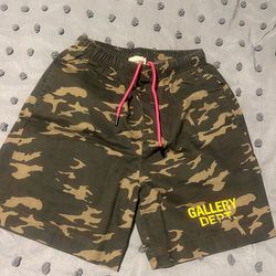 Gallery Dept Men’s Camo Drawstring Shorts