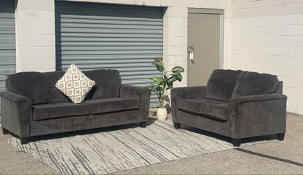 🔥 Ashley Sofa & Loveseat Set 🛋️✨ Beautiful Charcoal Gray – FREE DELIVERY in Dallas! 🚚
