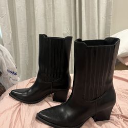 Boots Black cowboy boots size 6