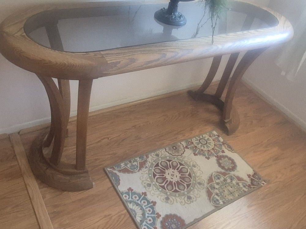 Lovely, modern entry table