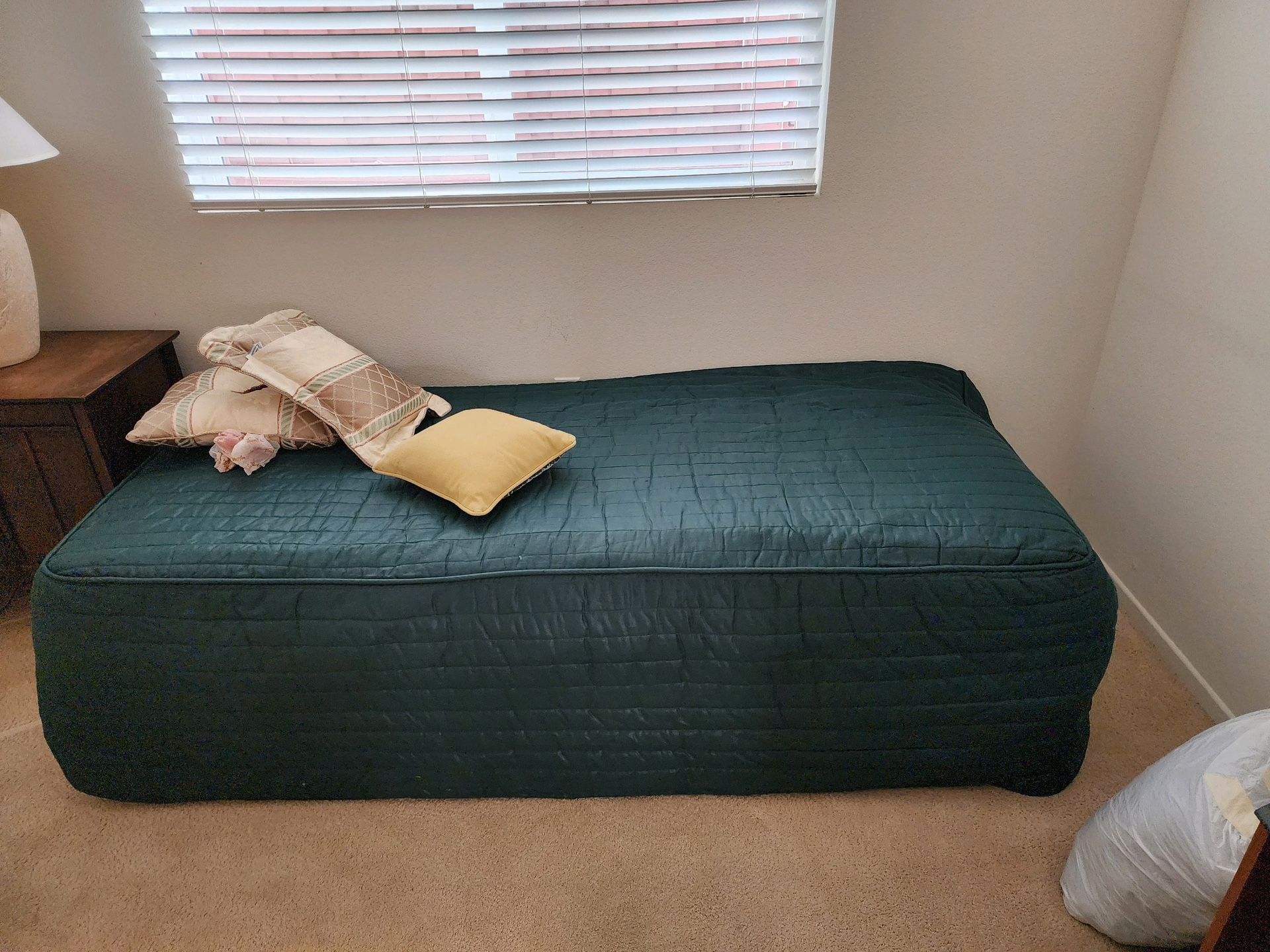 Day Bed Free In Hemet for Sale in Hemet, CA OfferUp