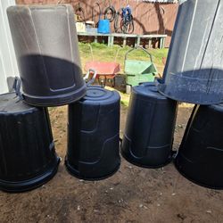 Botes de basura medio uso $12.00 EACH/ cada Uno 