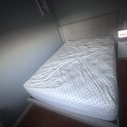 Queen Size Bed 