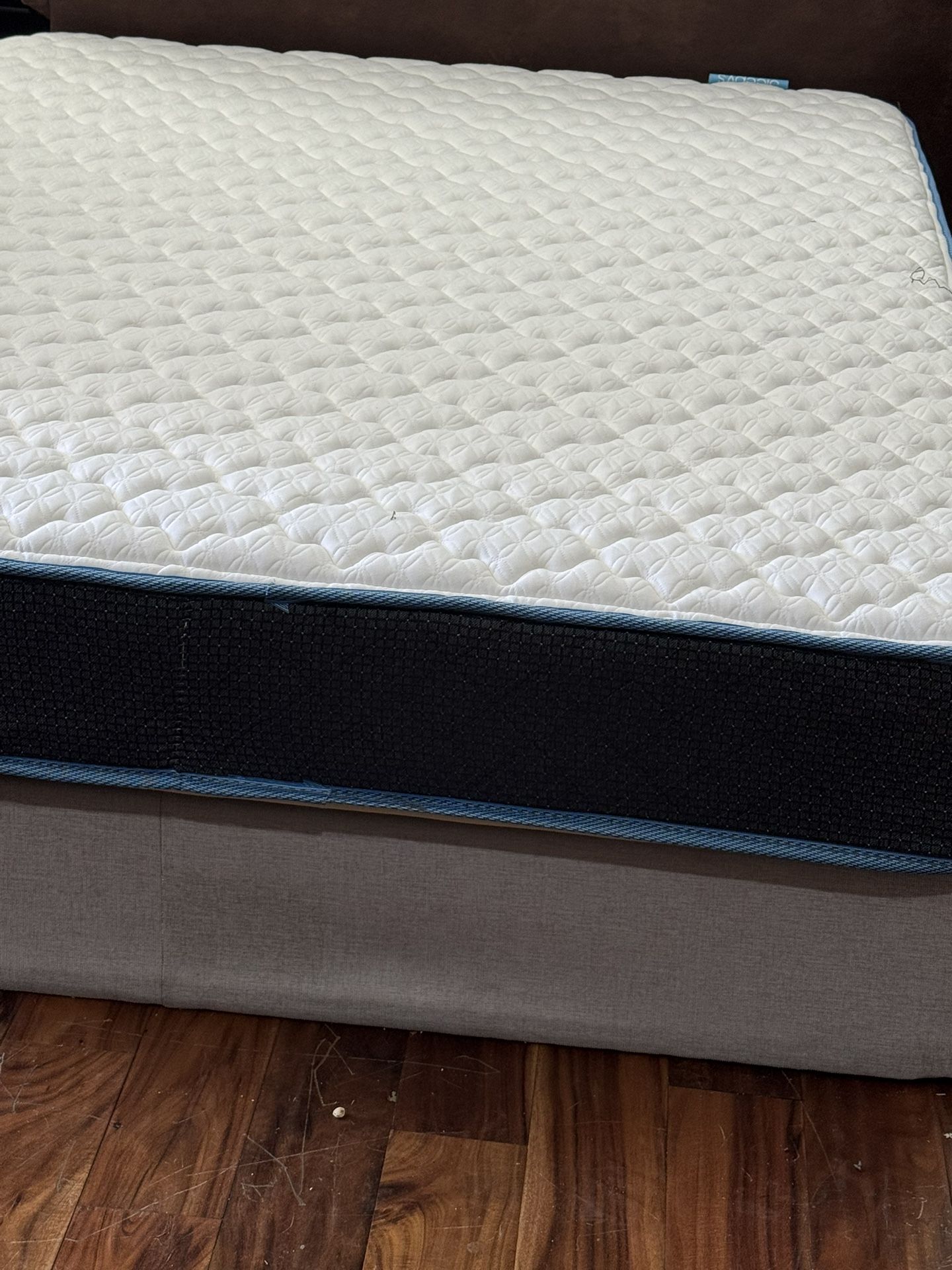 USED QUEEN SIZE MATTRESS WITH BOX SPRINGS DELIVERY 🚚 AVAILABLE