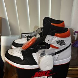 jordan 1 electro orange size 11 170$