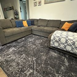 Sectional Sofa w/ Pull Out Bed And Storage 
