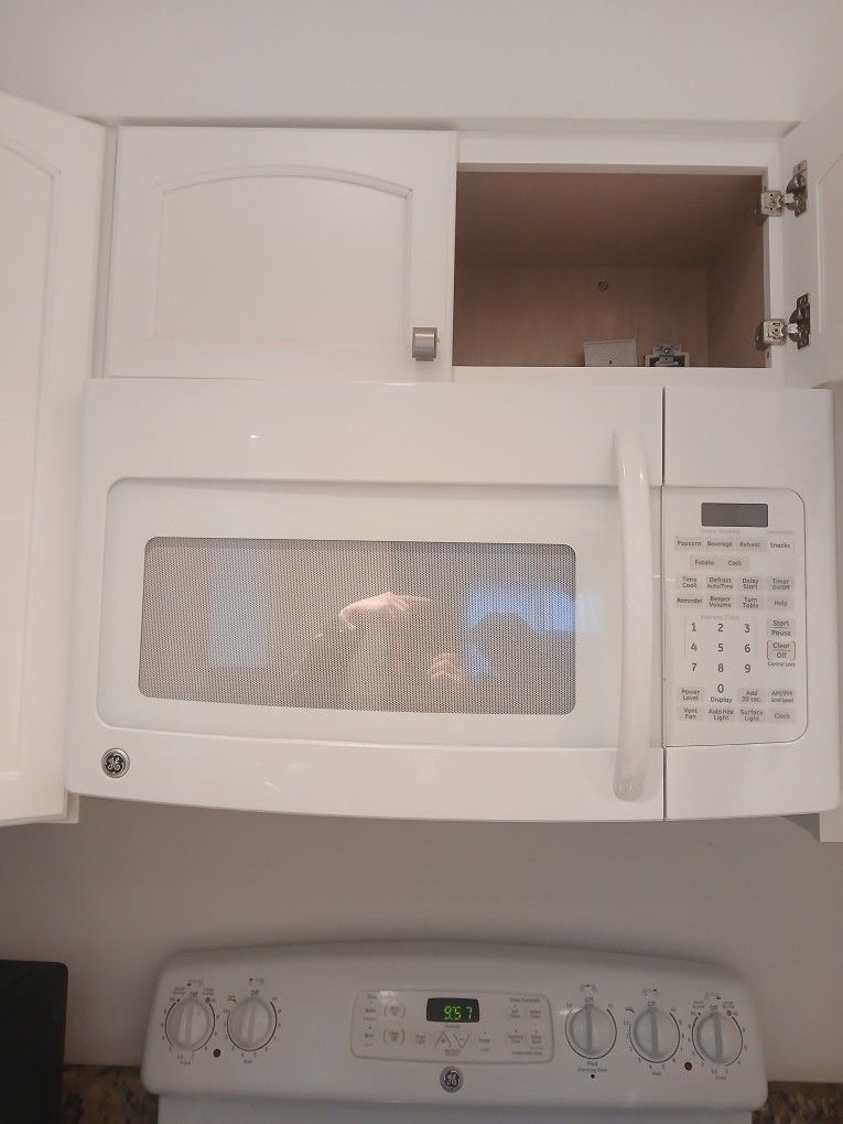 Whirlpool, White, Microwave