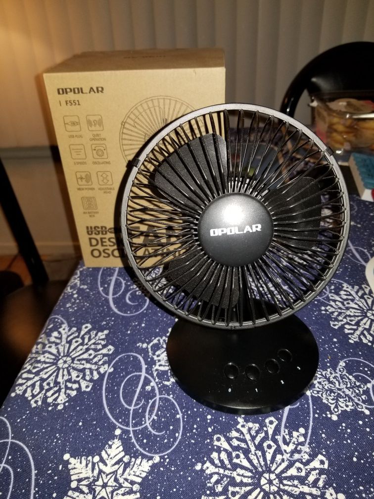 Oscillating mini fan by OPOLAR