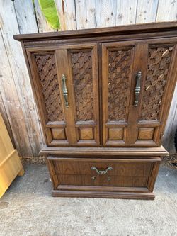 Vintage Ornate Wood China Cabinet dresser – Beautiful Carved Detail
