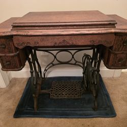 Antique Standard Treadle Sewing Machine Table – Ornate Cast Iron Base & Oak Cabinet