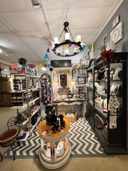 HALF OF EVERYTHING!!! 50% off jewelry purses scarves kitchen decor kids books!!!!!!!!!